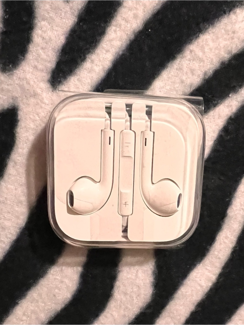 NWOT Apple White Wired Earbuds